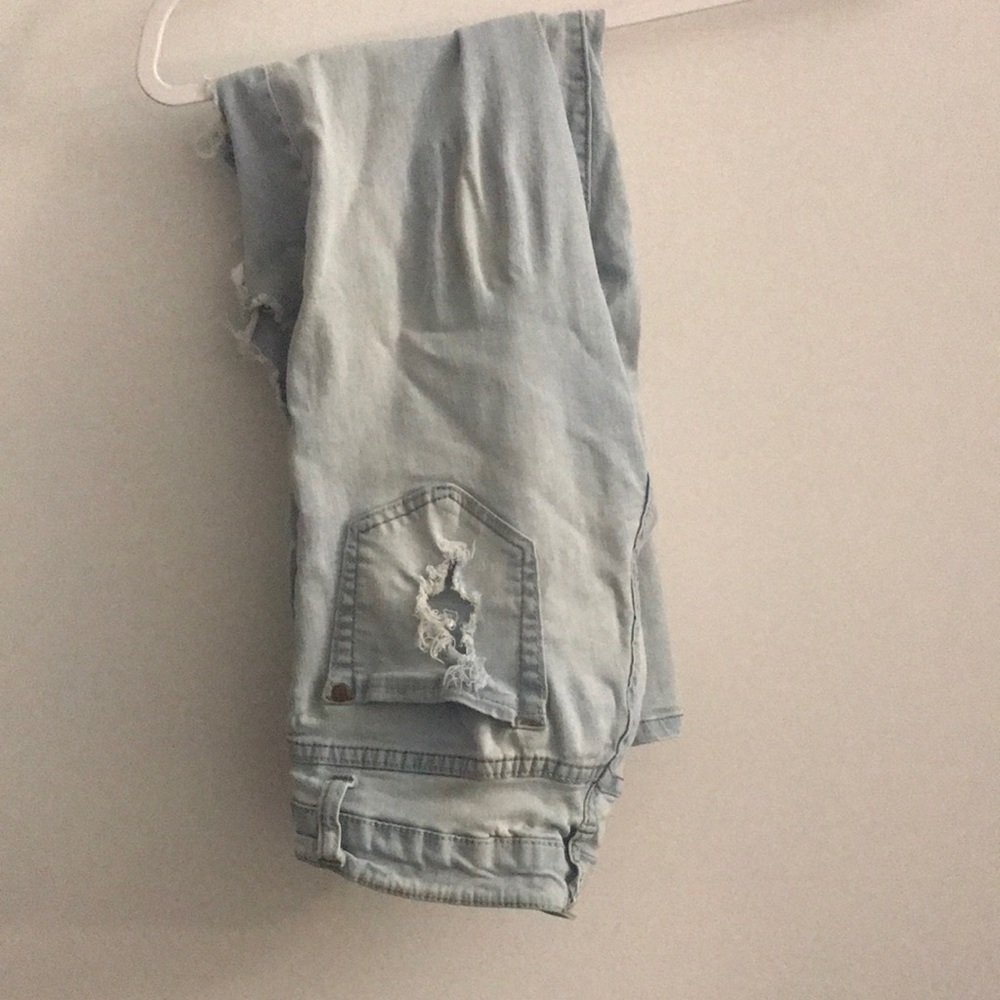 Low rise ripped open jeans